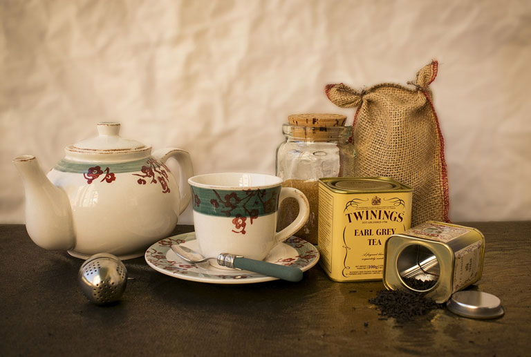 Eine Teekanne, Tee und eine Tasse für die Teatime in London